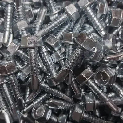 Pijas, selladores y accesorios de fijación para láminas
